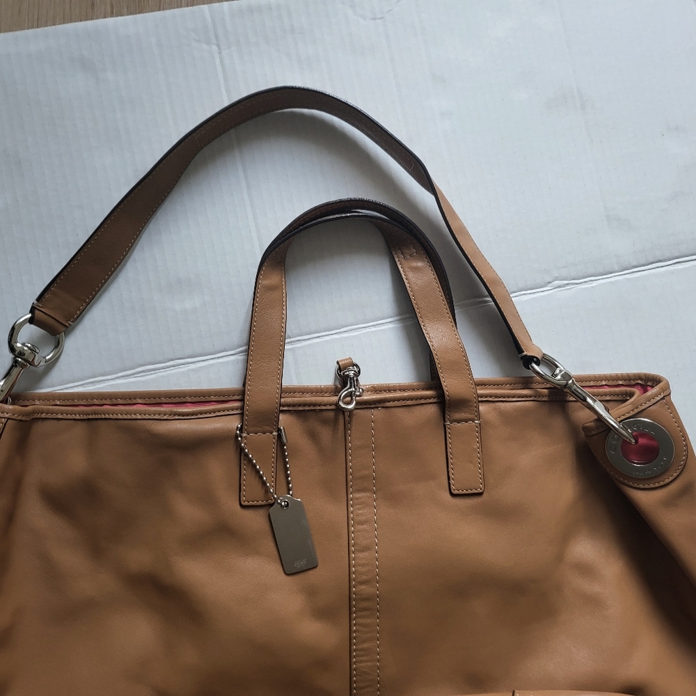 Coach Hadley Duffle Bag . - Picture 12 of 16